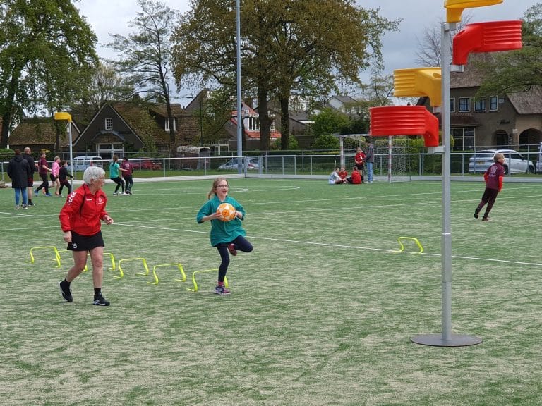 Basisscholieren beleven een leuke korfbalmiddag