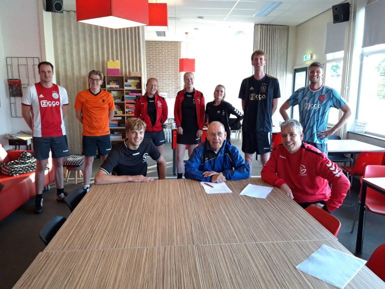 Contract getekend met trainer selectie